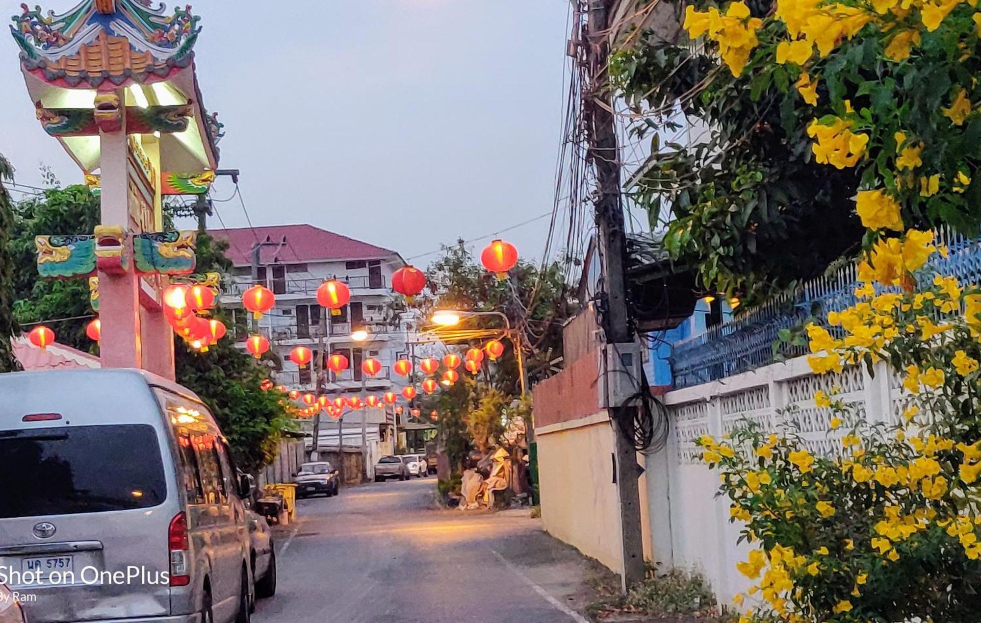 V House Hotel Phra Nakhon Si Ayutthaya Buitenkant foto